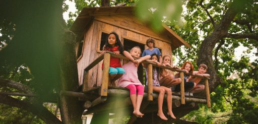 Jak krok po kroku wybudować drewniany domek dla dzieci? Zrób to sam!